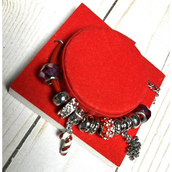 Glam & Glow NIB Christmas Holiday Silver Tone Beaded Charm Bracelet Jewelry - Picture 2 of 6